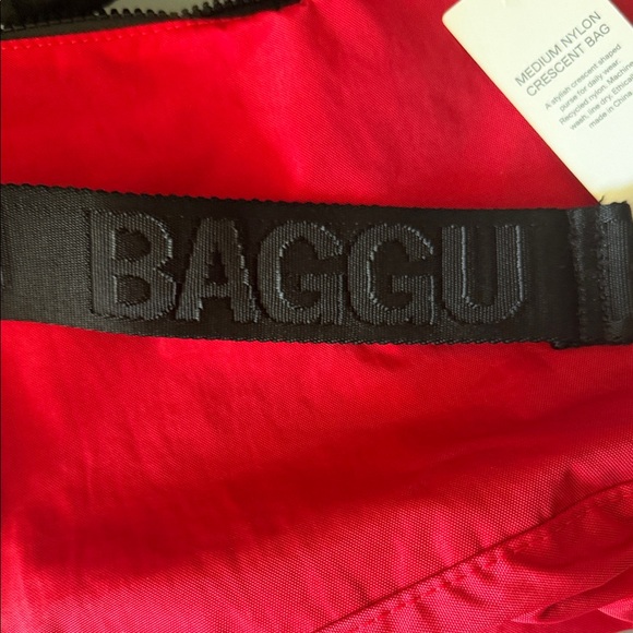 BAGGU medium candy apple color  crossbody Bag - Picture 3 of 3